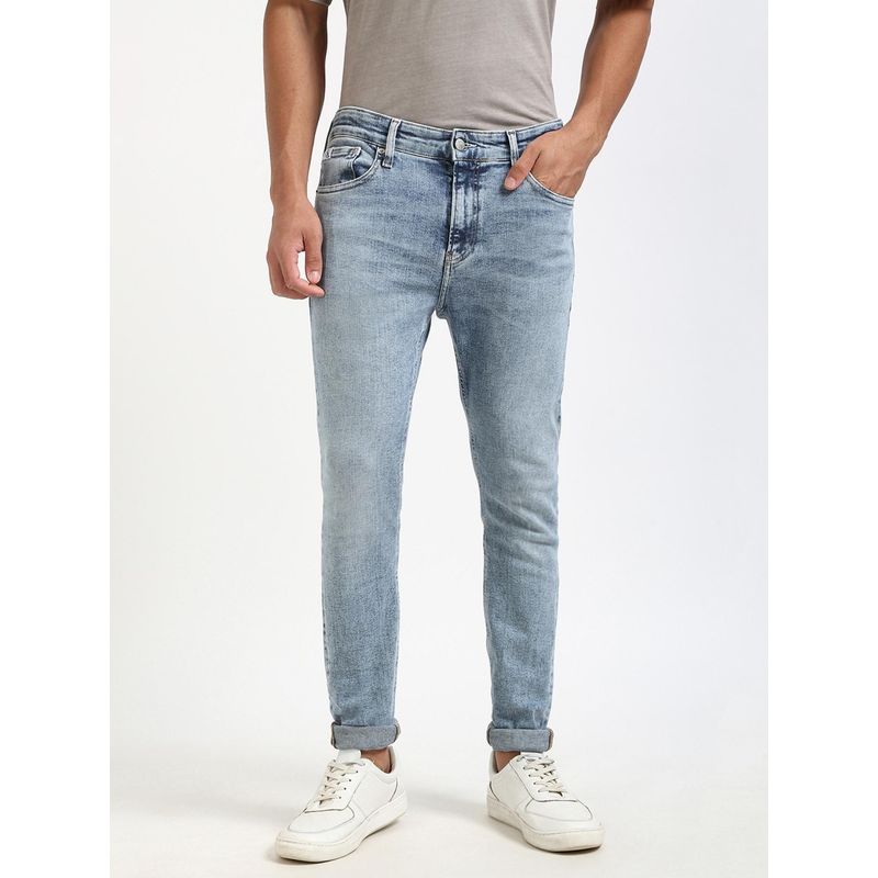 Calvin Klein Light-Wash Slim Fit Mid Rise Blue Jeans (30)