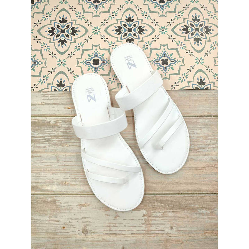 The Madras Trunk Women White Flats (EURO 36)