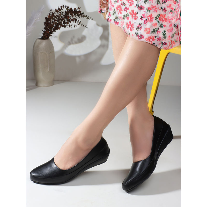 Iconics Black Solid Round Toe Women Ballerinas (EURO 37)