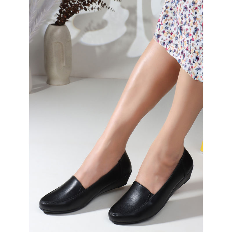 Iconics Black Solid Round Toe Women Ballerinas (EURO 36)
