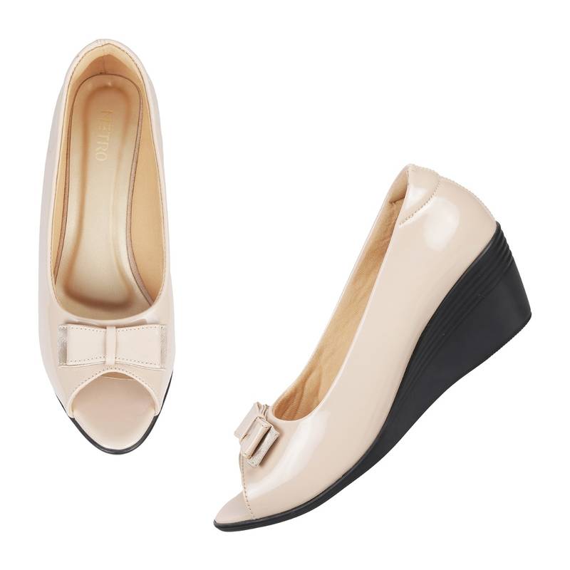Metro Womens Beige Peep Toes Wedges (EURO 40)
