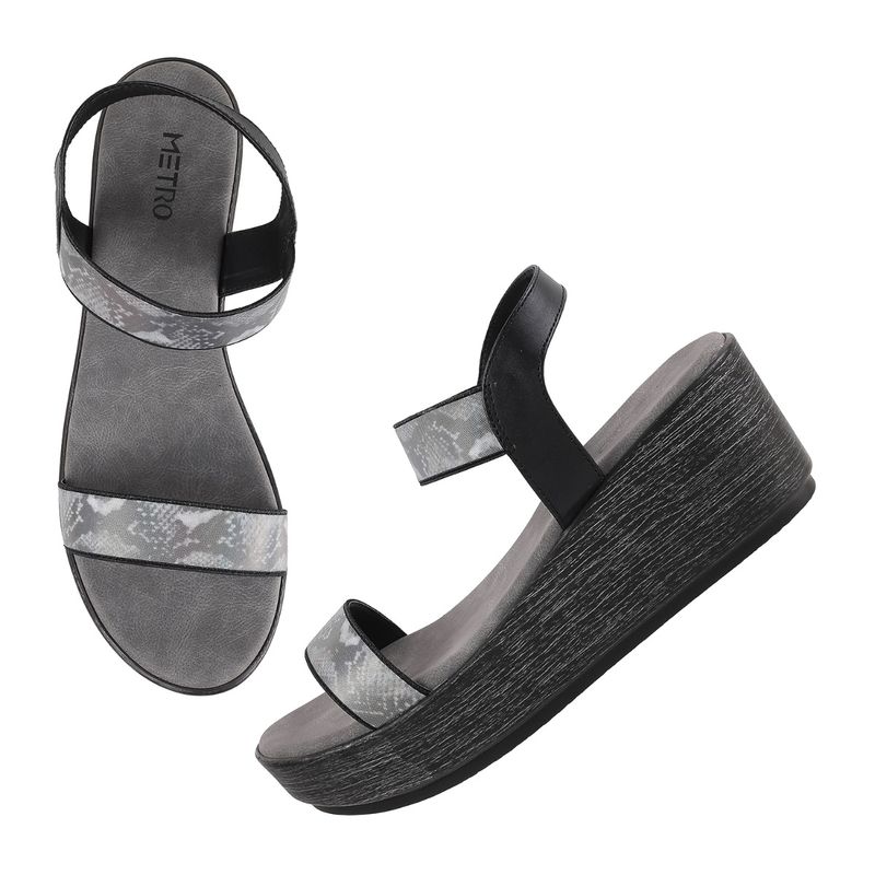 Metro shop black wedges