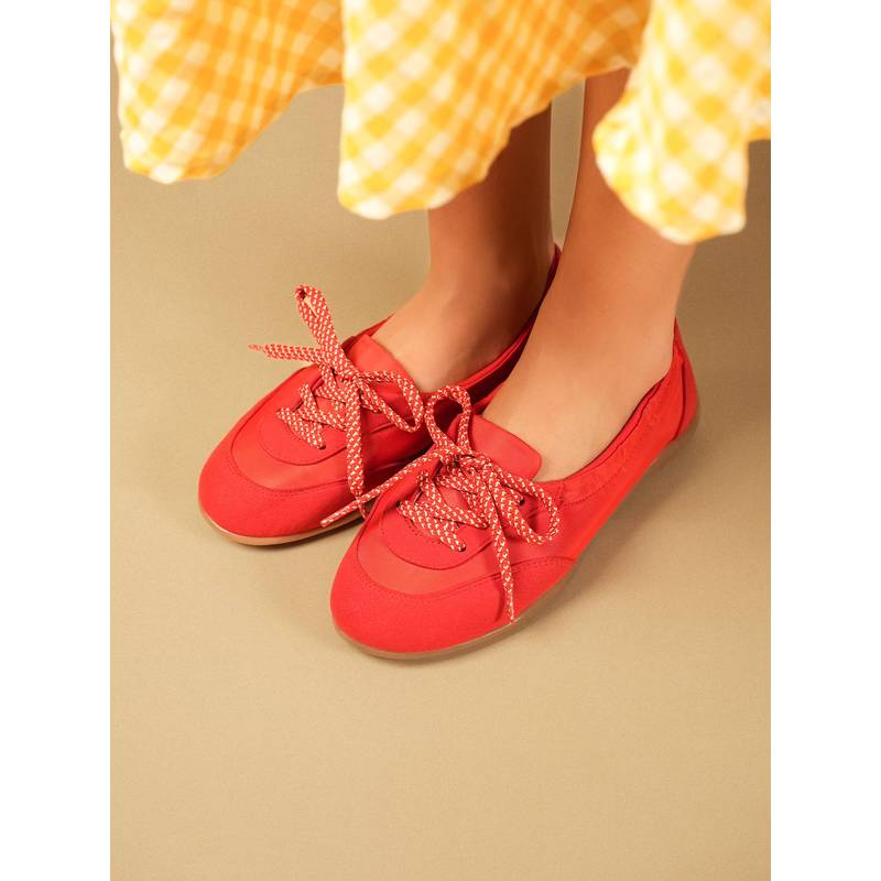 Theater Women Kai Red Lace-Up Canvas Shoes (EURO 36)