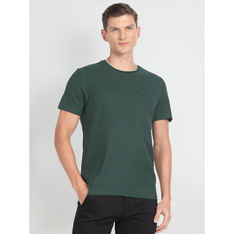 Arrow Tipped Neck Textured Premium T-Shirt (M)