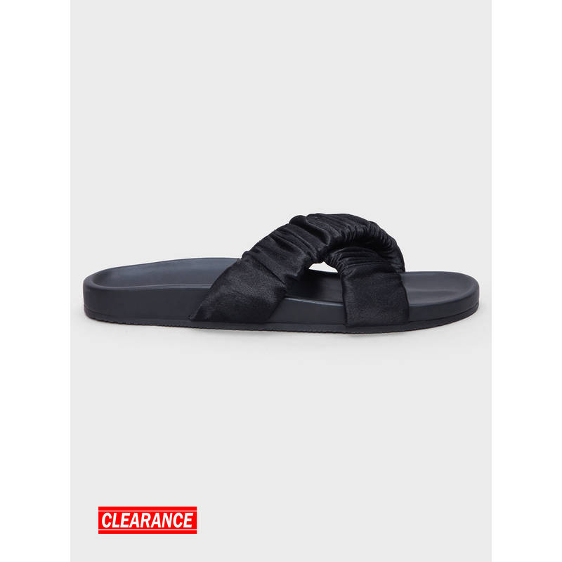 IYKYK by Nykaa Fashion Solid Black Thick Crumpled Strap Sliders (EURO 37)