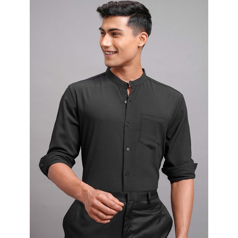 HIGHLANDER Men Black Popcorn Textured Mandarin Collar Shirt (M)