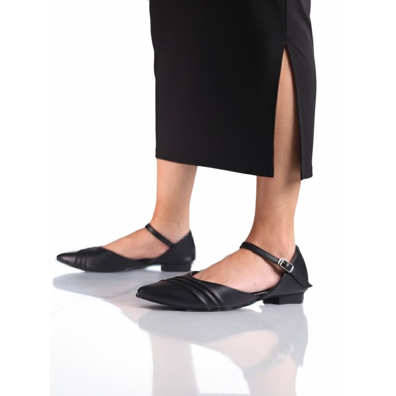 Monrow Women Evara Black Sandals (EURO 37)