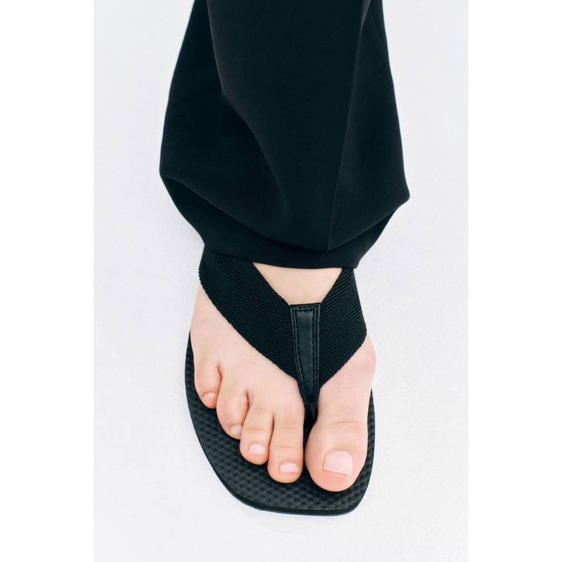 H&M Women Black Flip-Flops (4-5) (4-5)
