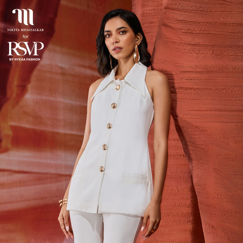 Nikita Mhaisalkar White Solid Pointed Collar Sleeveless Jacket (XL)