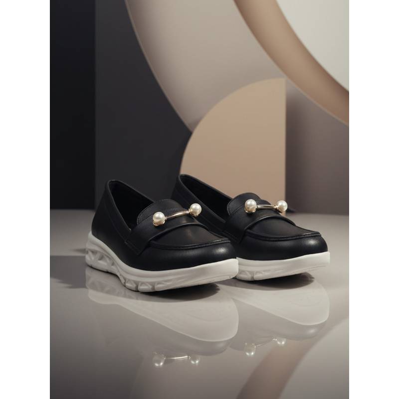 EZOK Jivevibe Women Black Loafers (EURO 36)