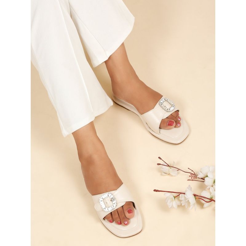 VALIOSAA Cream Color Casual Flats (EURO 40)