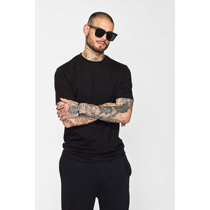 Snitch Men Black Solid Slim Fit T-Shirt (M)