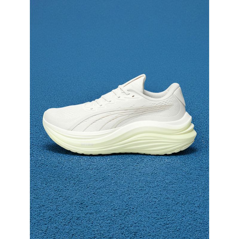 Puma MagMaNITRO Men White Running Shoes (UK 7.5)