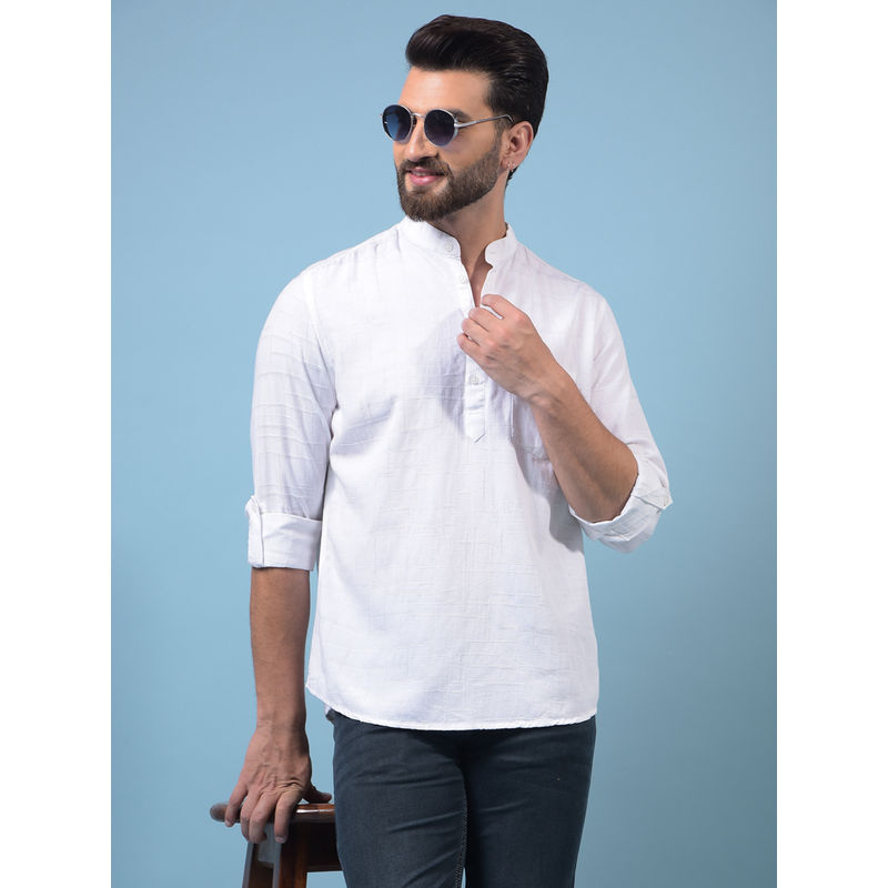 CRIMSOUNE CLUB Men White Embroidered Linen Short Kurta (M)