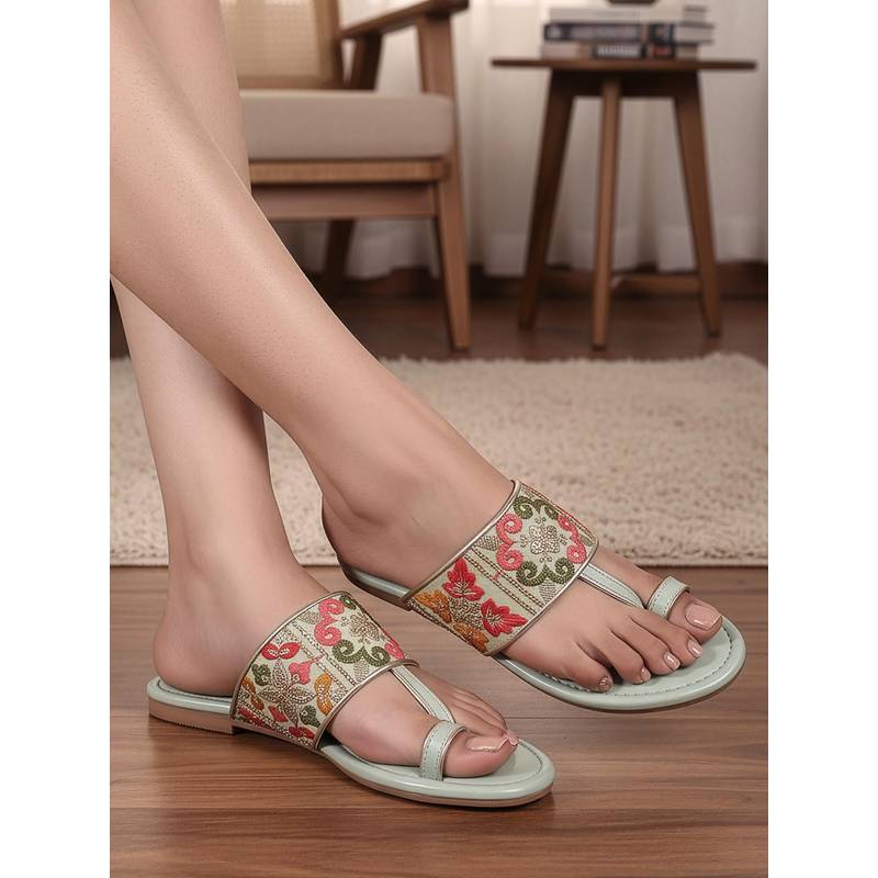 Carlton London Womens Embroidered Ethnic Flat Toe-Ring Green (EURO 36)
