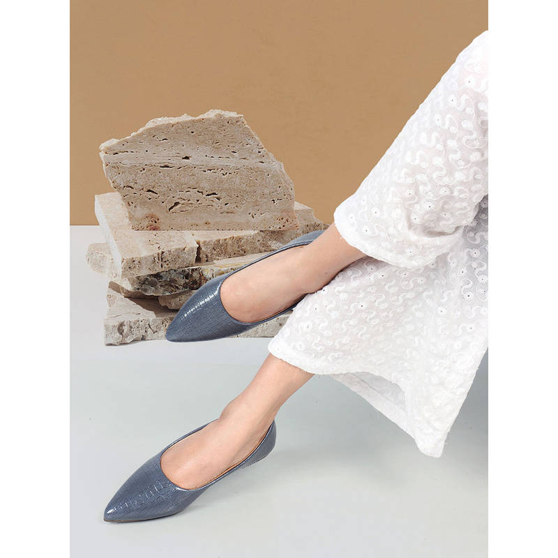 Iconics Womens Fashionable Navy Color Textured Ballerinas (EURO 38)