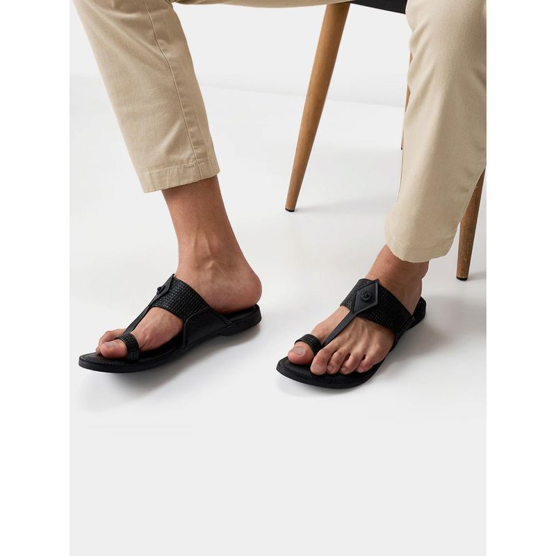 REGAL Black Men Stylish Textured Leather Kolhapuris (UK 6)