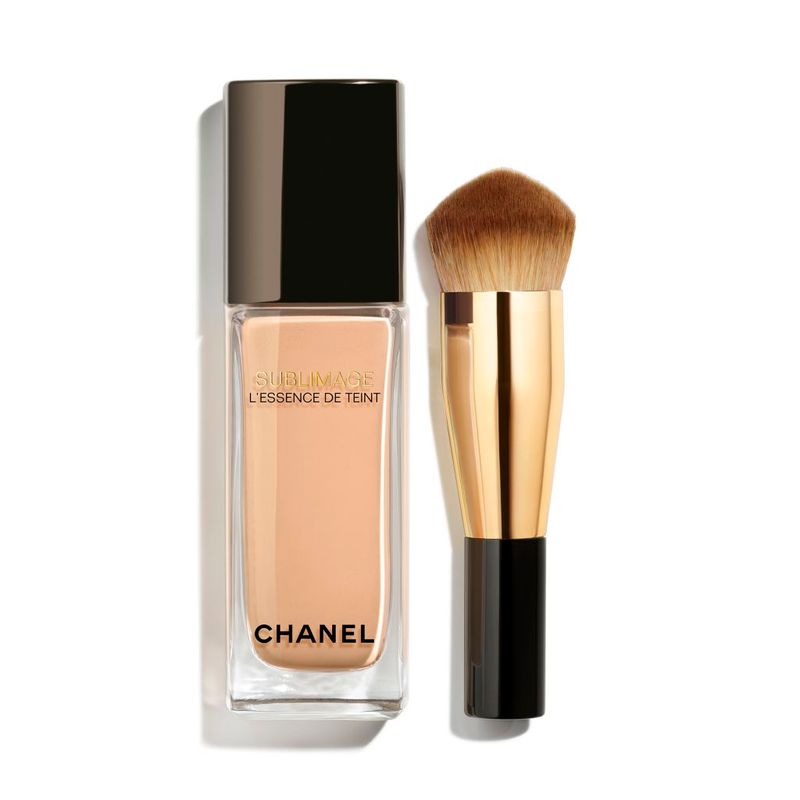 CHANEL SUBLIMAGE L'ESSENCE DE TEINT ULTIMATE RADIANCE-GENERATING SERUM FOUNDATION - B30