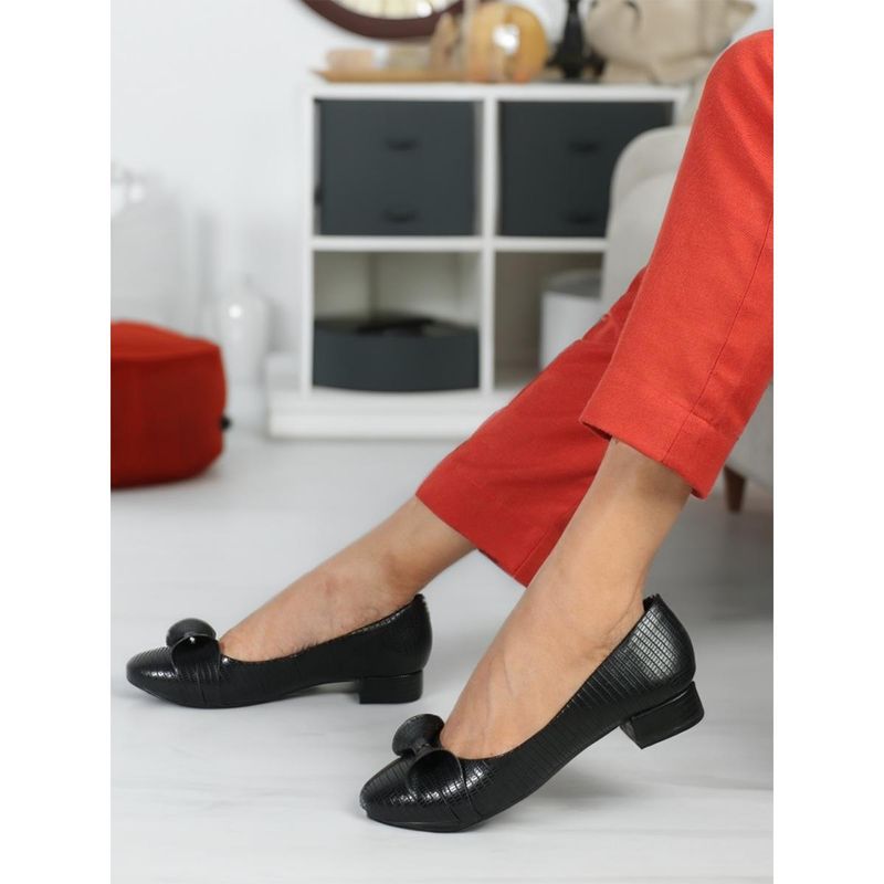 Carlton London Women's Fashionable Black Color Comfortable Textured Pumps (EURO 40)