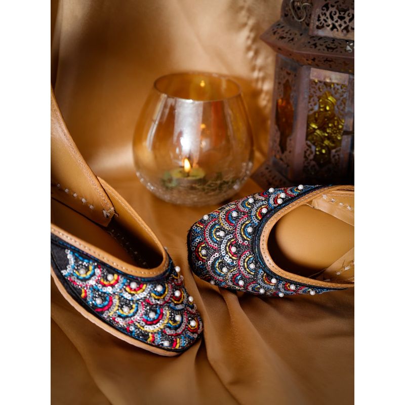 GLAM STORY Women Arsh Black Embellished Ethnic Punjabi Jutti (EURO 41)