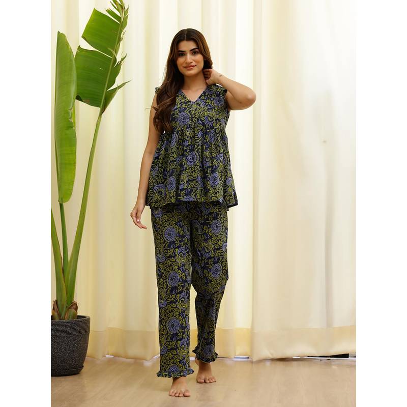 SANSKRUTIHOMES Green Floral Regular Kurta and Pyjama (S)
