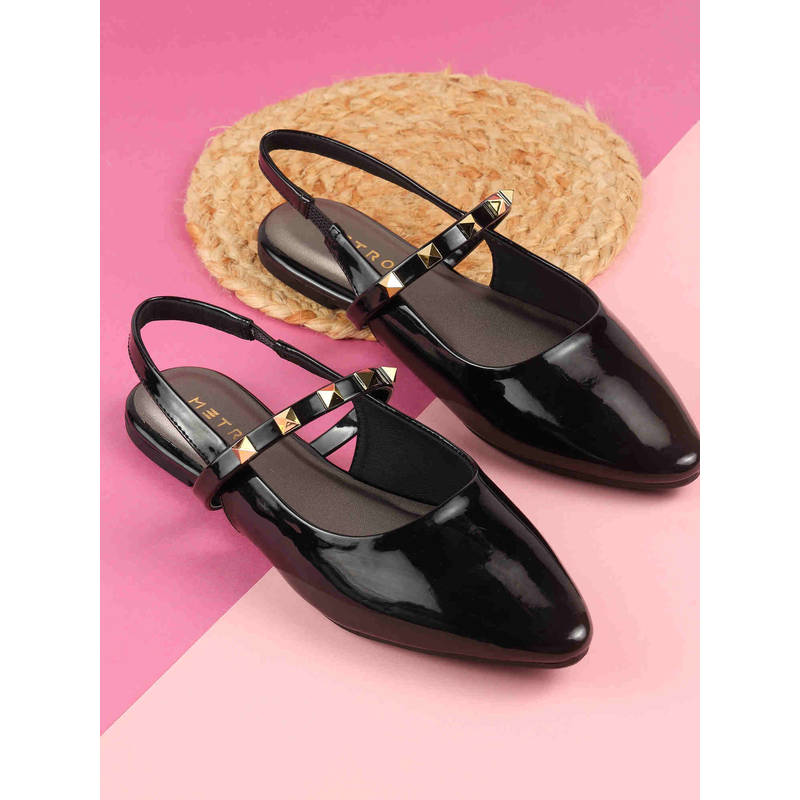 Metro Women Black Sandals (EURO 36)