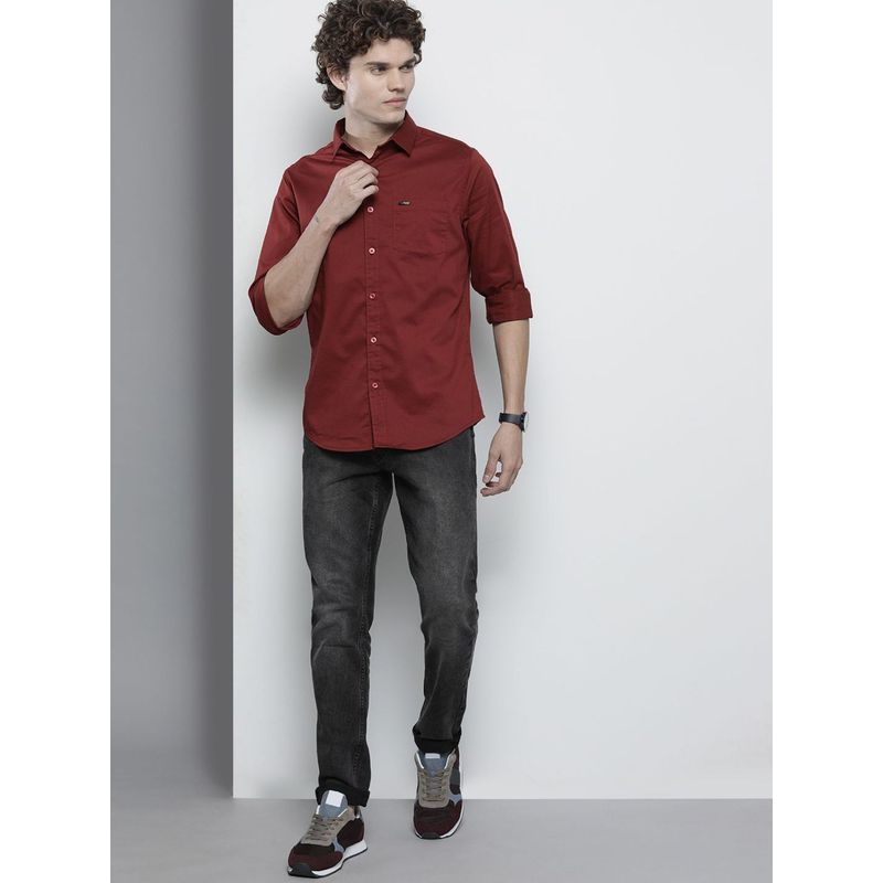 The Indian Garage Co Men Slim Fit Solid Full Sleeves Spread Collar Casual Shirt - Maroon (S)