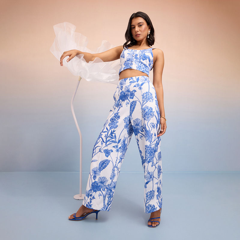 RSVP by Nykaa Fashion Blue and White Printed Scoop Neck Linen Crop Top (XS)