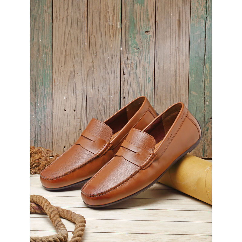 Red Tape Solid Tan Loafers (UK 7)