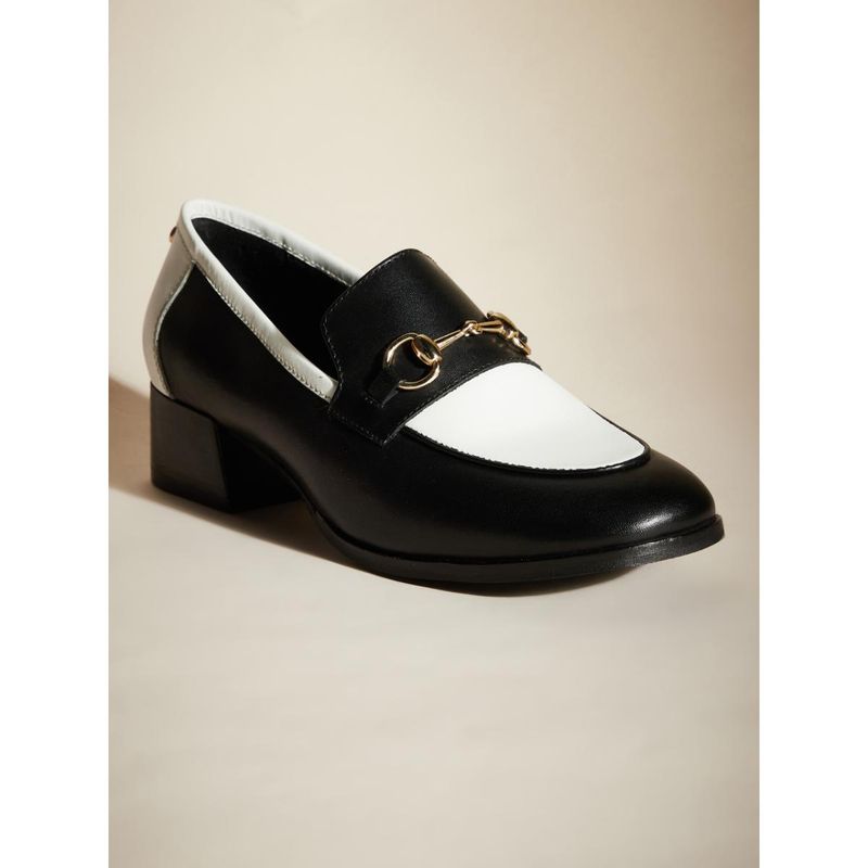 Peach Flores Women Black and White Loafers (EURO 36)