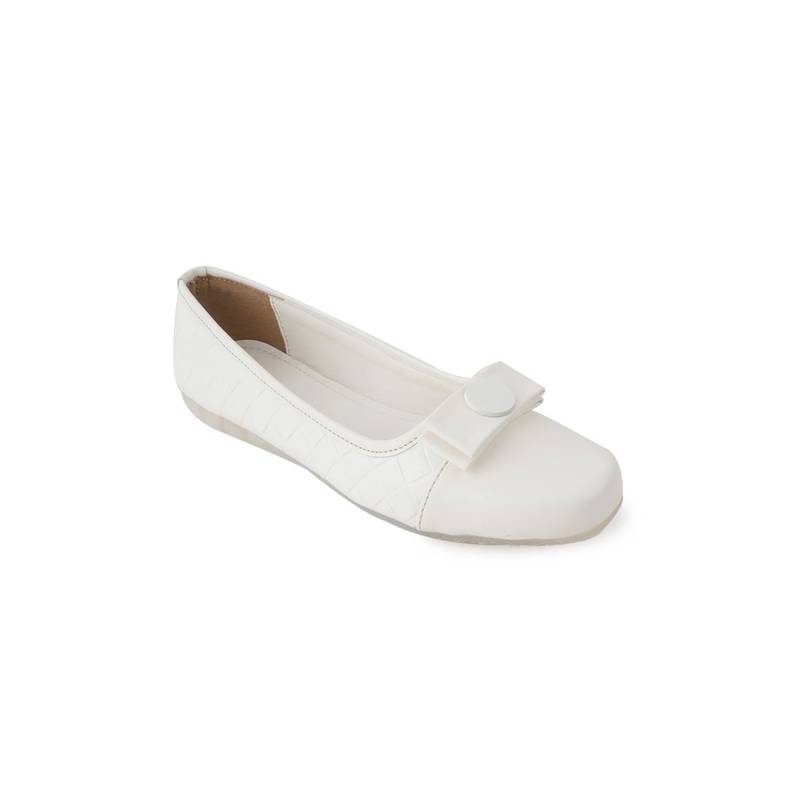 SCENTRA Adelita White Cushioned Loafers (EU 36)