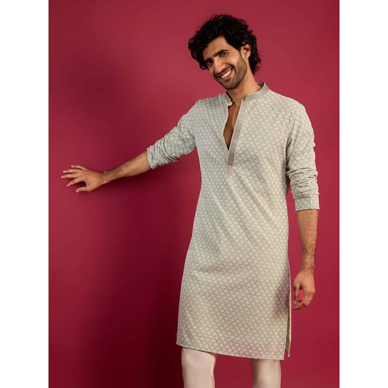 Vastramay Green Embroidered Regular Kurta (M)