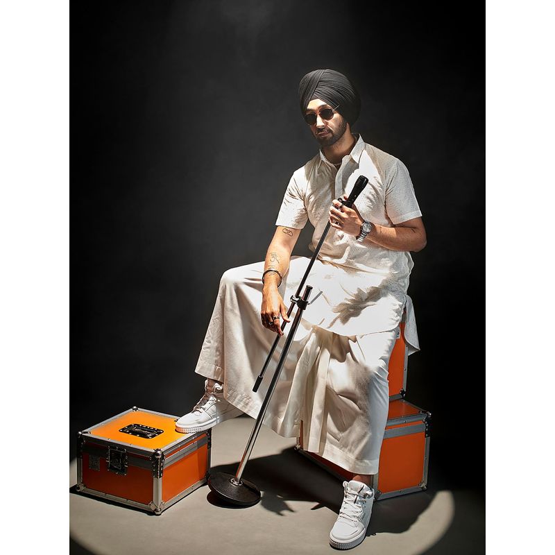 Vastramay White Viscose Kurta with Lungi and Safa (Set of 3) (L)