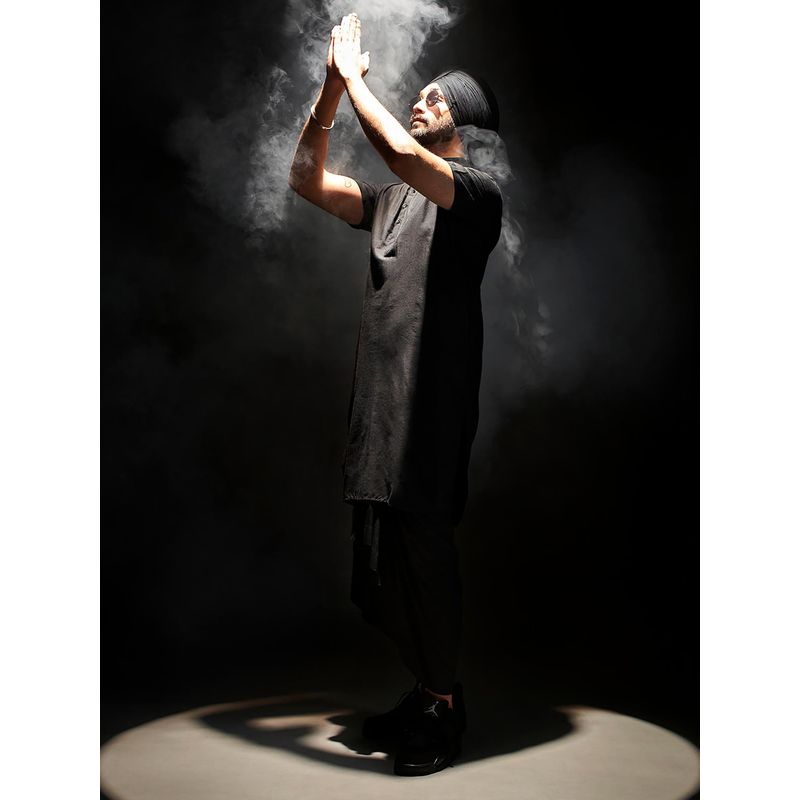 Vastramay Black Viscose Kurta with Lungi and Safa (Set of 3) (M)