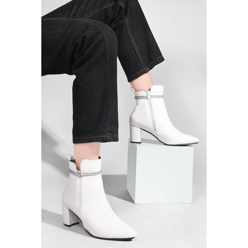 SHUZ TOUCH Chain Detail White Embellished Boots (EURO 40)