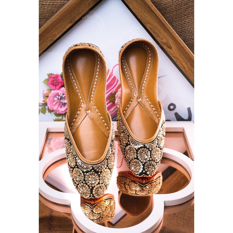 NR BY NIDHI RATHI Embellished Ethnic Leather Mojaris Black (EURO 39)