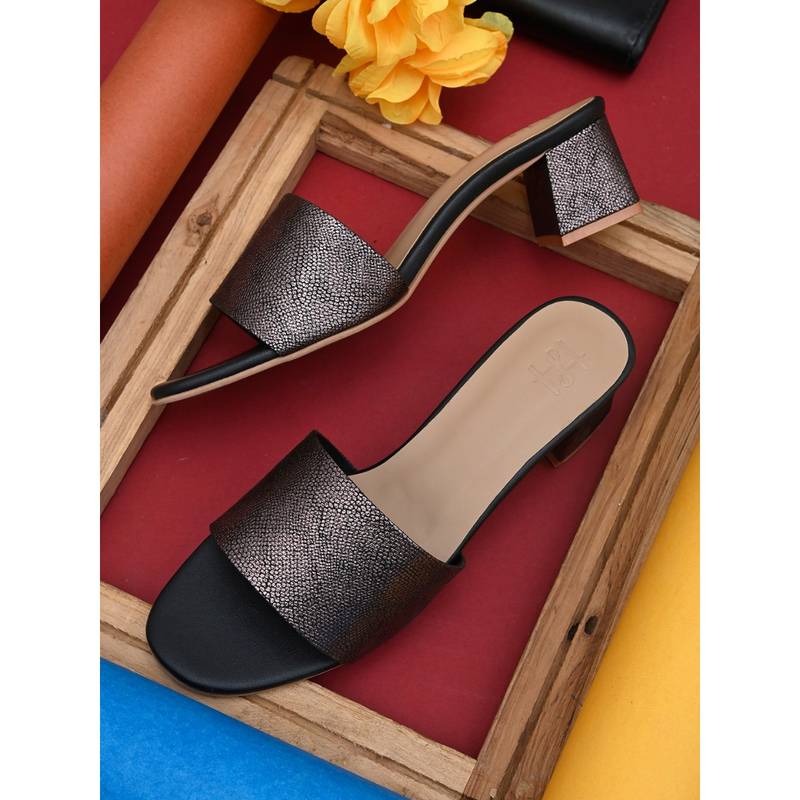 Hydes N Hues Silver Textured Sandals For Women (EURO 36)
