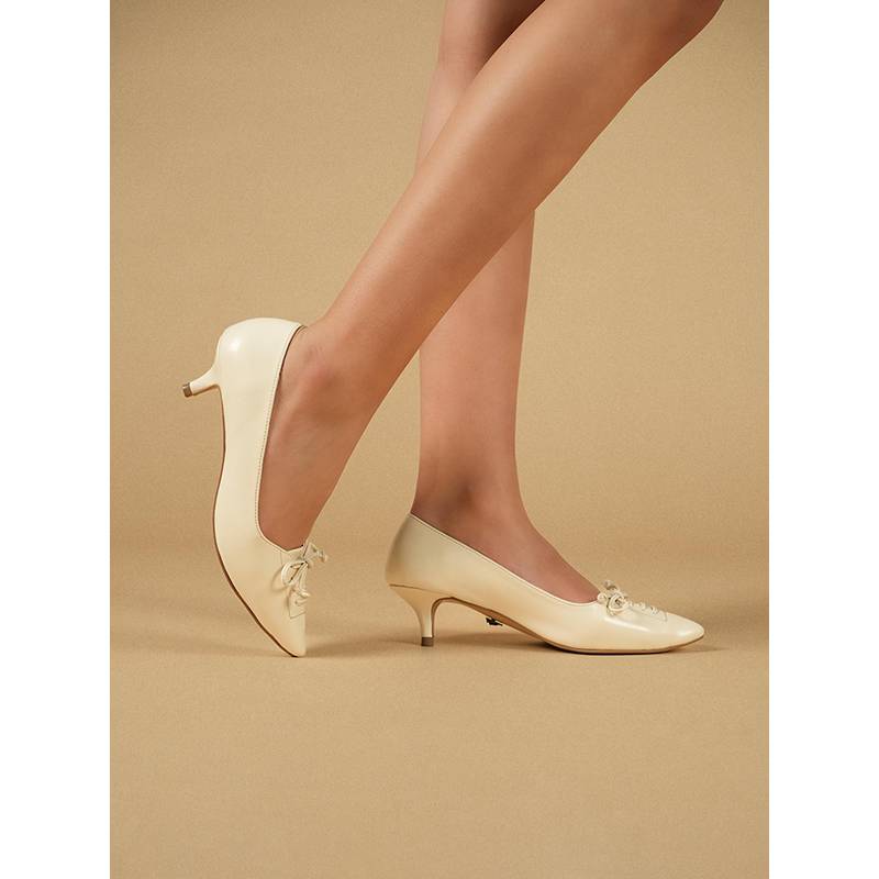 Theater Womens Tate Cream Kitten Pumps Heels (EURO 37)