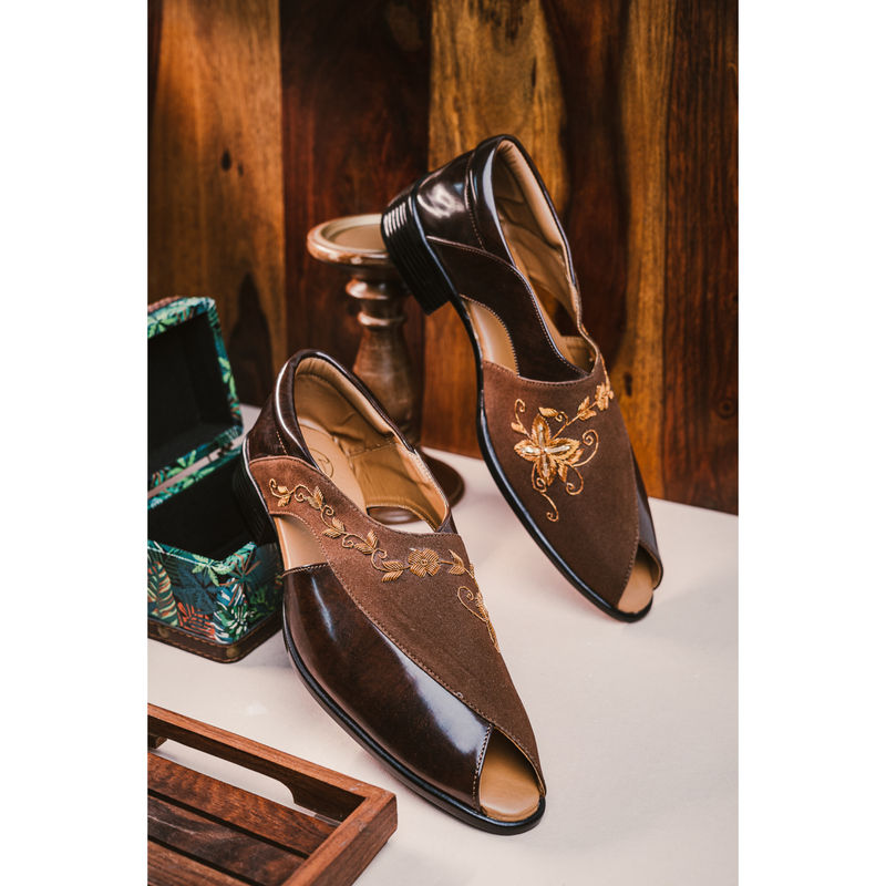 NR BY NIDHI RATHI Men Embroidered Peshawaris Mojaris Brown (EURO 41)