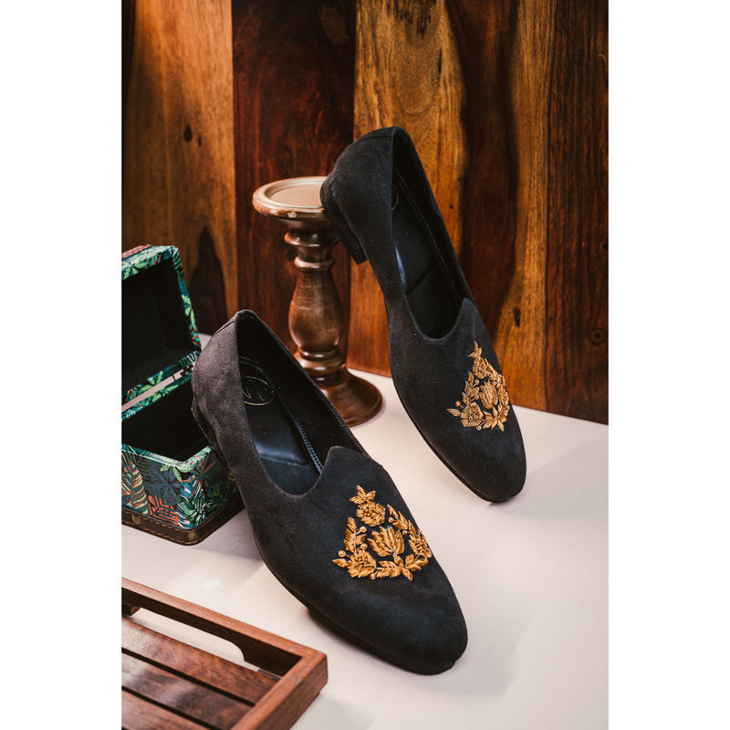 NR BY NIDHI RATHI Men Hand Embroidered Mojaris Black (EURO 42)