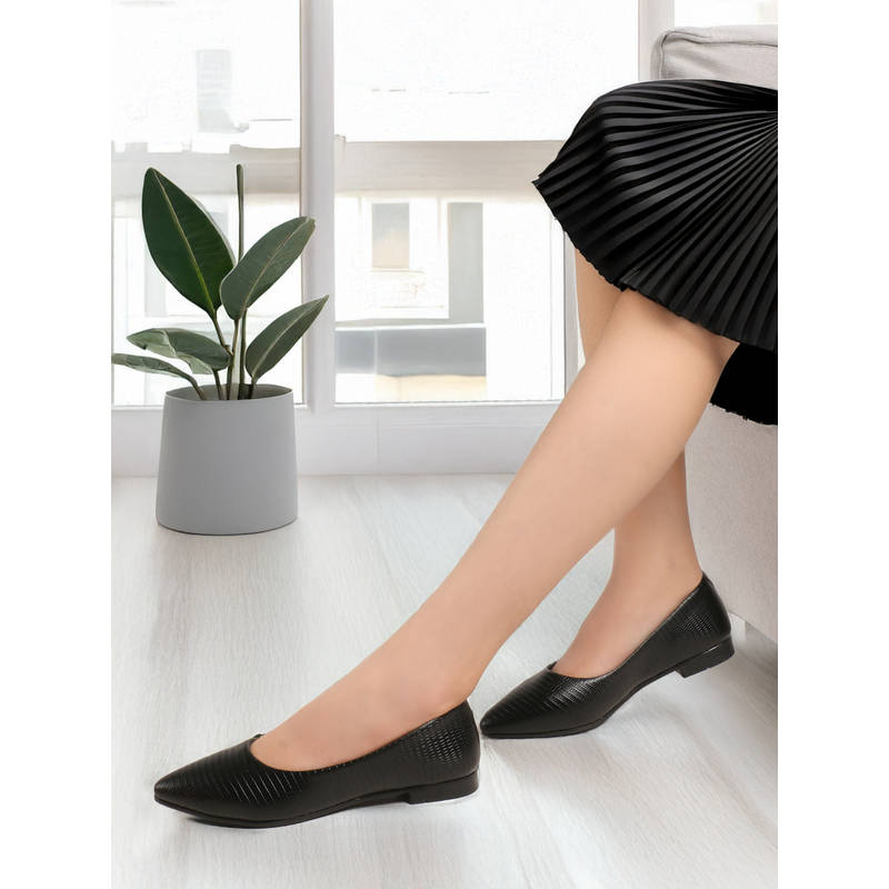 ELLE Women Black Textured Pointed-Toe Slip-On Flats (EURO 36)