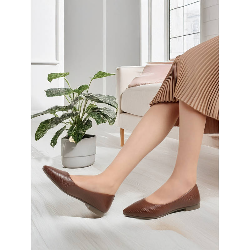 ELLE Women Brown Textured Pointed-Toe Slip-On Flats (EURO 40)