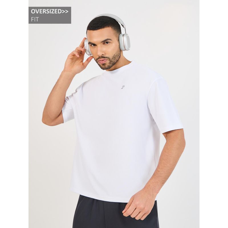 Styli Elevate Men White Crew Neck Reflective Logo Oversized Longline T-Shirt (S)