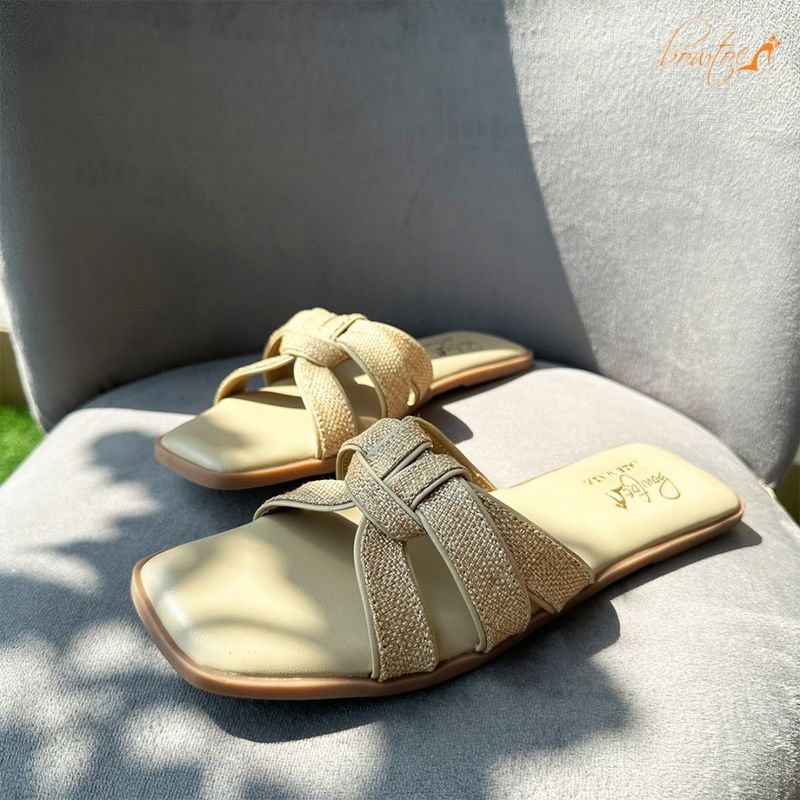 Bowtoes Dove Beige Flats Sold (EURO 37)