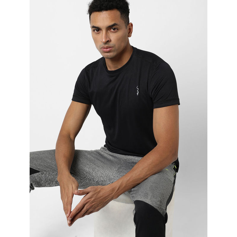 Campus Sutra Men Solid Black Regular Fit Activewear T-Shirt(S)