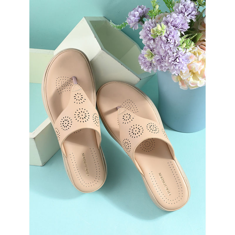 CLOG LONDON Women Beige Comfortable Sandals (EURO 36)