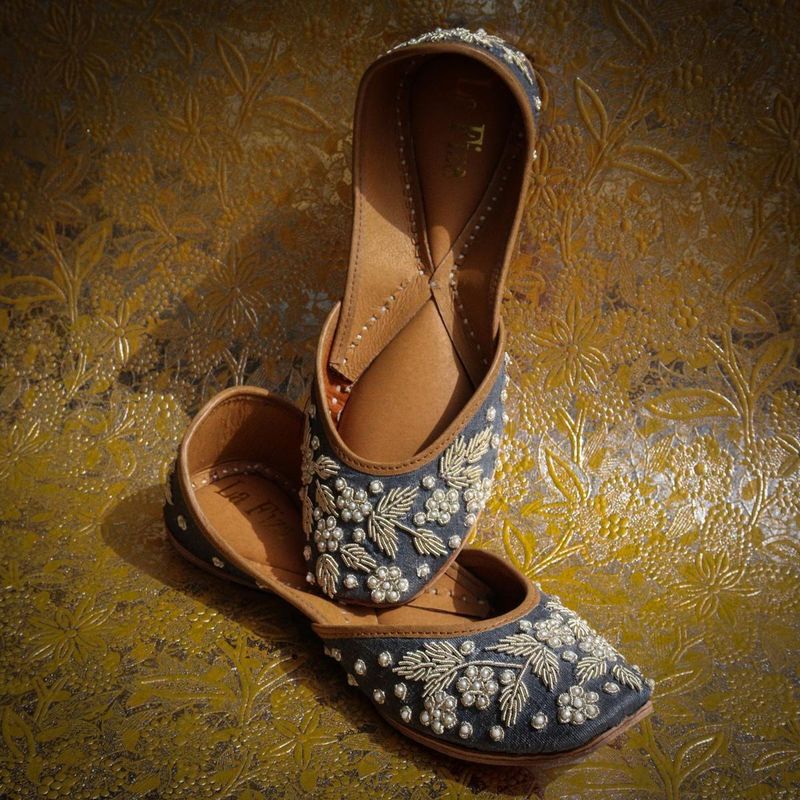 La Fiza Azal Handcrafted Juttis (UK 3)