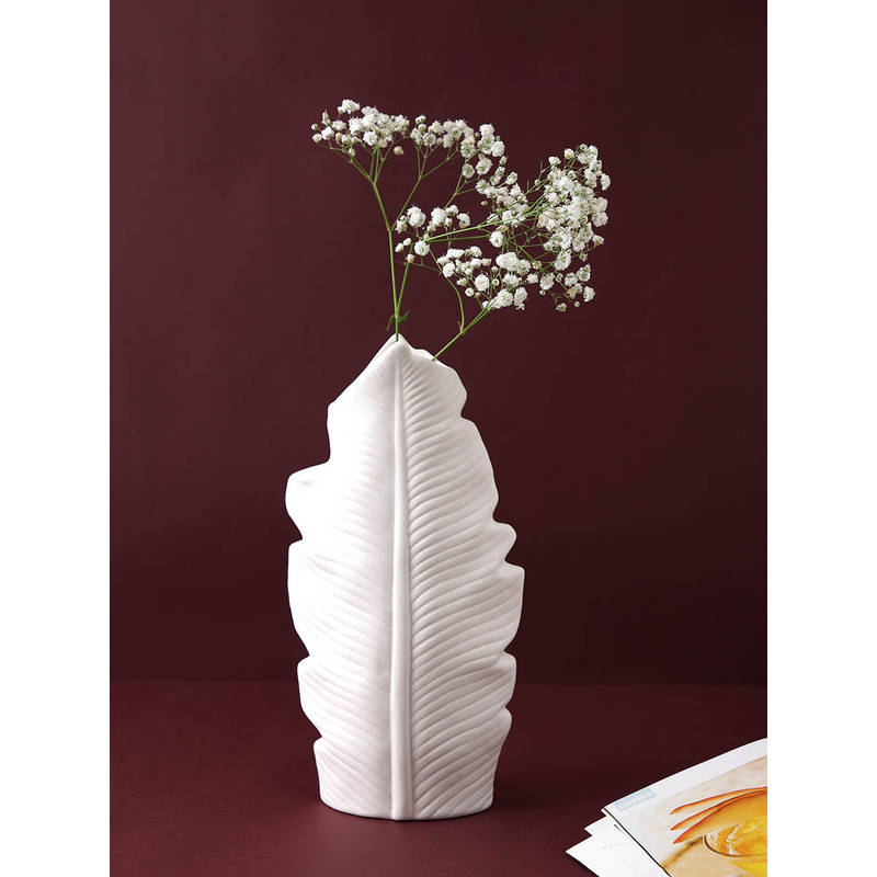 Tayhaa White Ceramic Feather Vase (M)