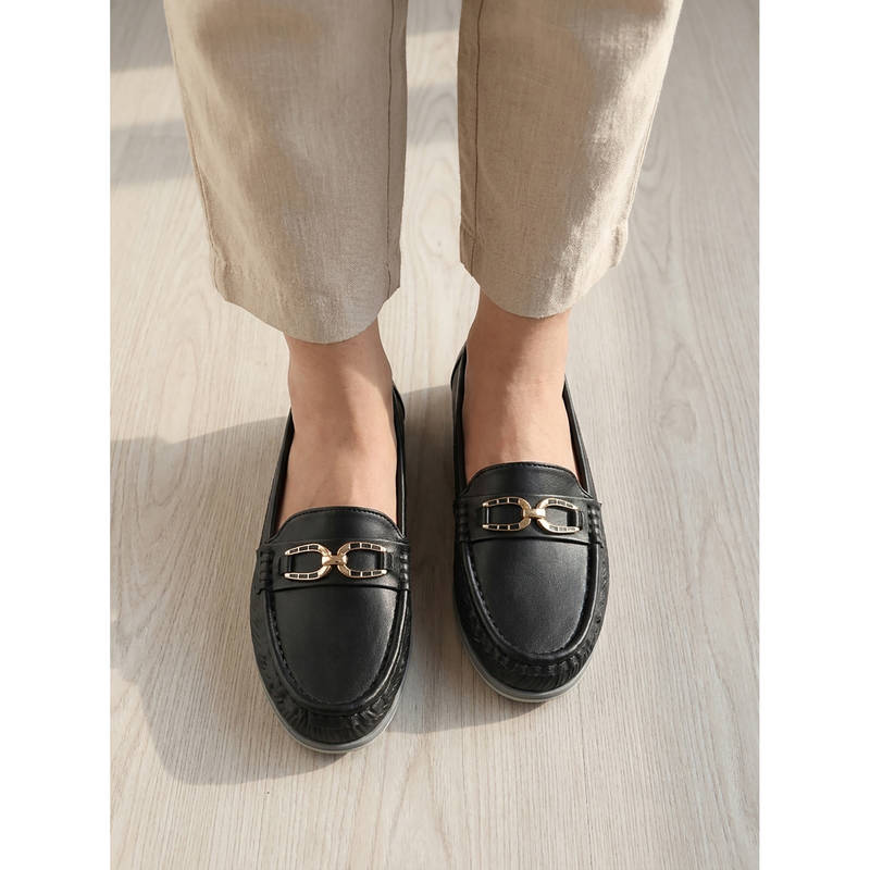 Carlton London Textured Slip-On Loafers With Metallic Chain Link (EURO 36)