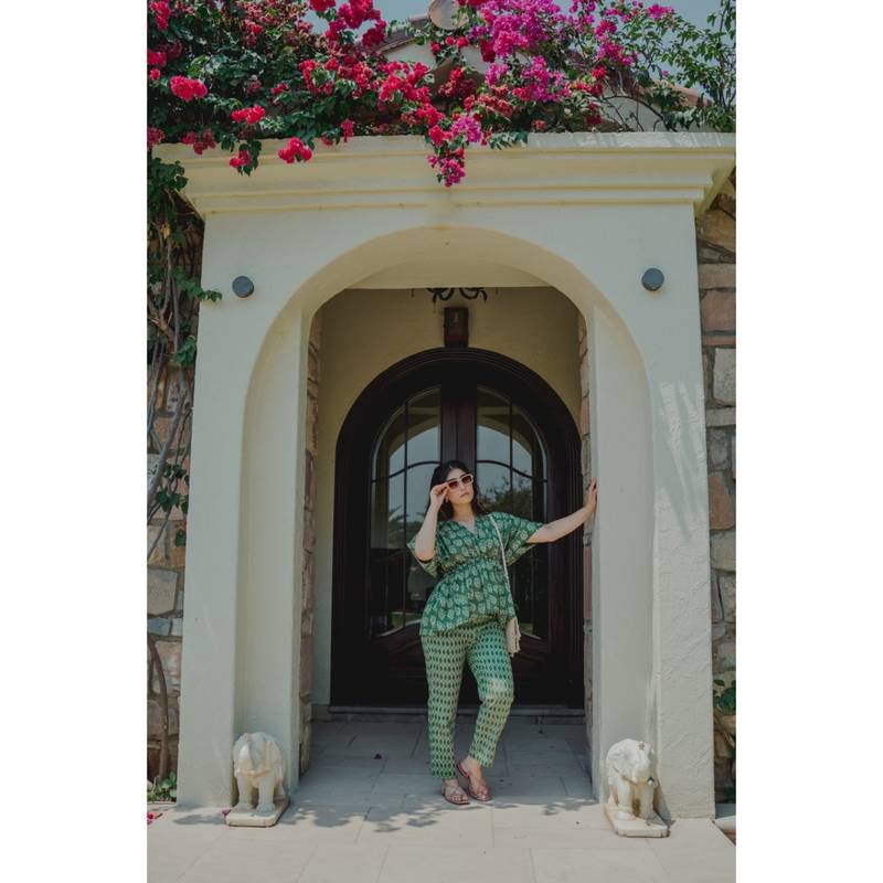FEATHERS CLOSET High Low Green Pure Cotton Top with Pant (Set of 2) (2XL)